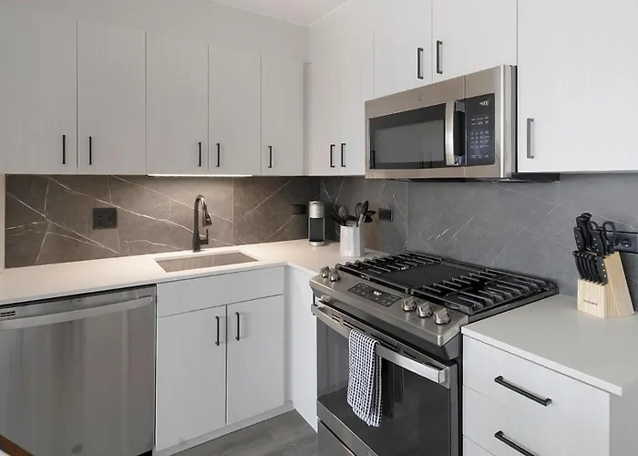 Апартаменты Landing Stylish 1Bd Yoga Studio Rooftop Lounge